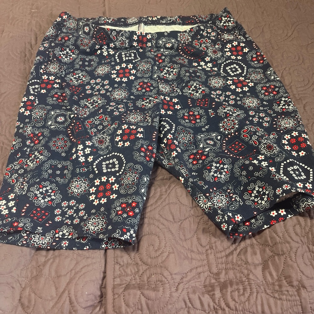 woman within, stretchy floral shorts size 18/20